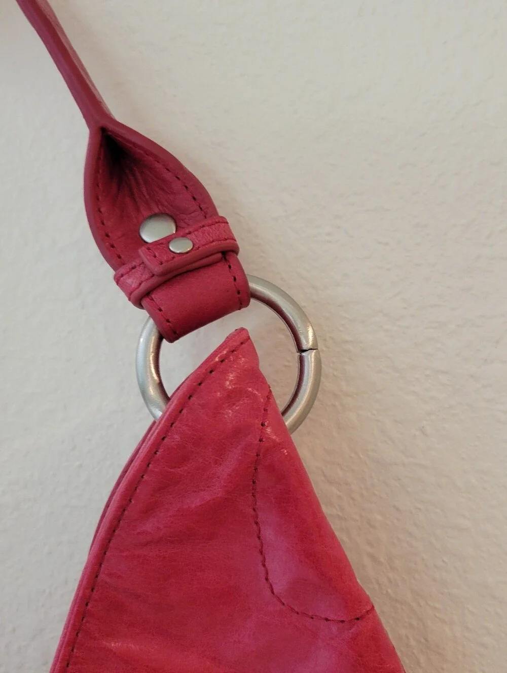 Hobo Women's Red Leather Shoulder Bag With 1 Strap, and Magnetic Close.